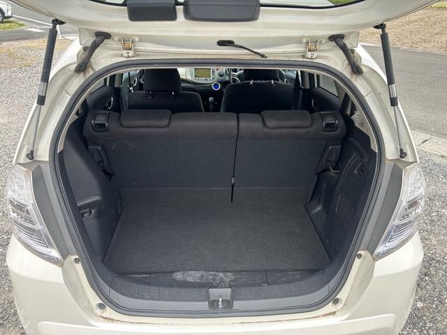 フィットハイブリッド ナビプレミアムセレクション パワーウィンドウ シートヒーター付 リヤカメラ HDDナビ オートライト ナビ・TV AUTOエアコン ETC車載器(17枚目)