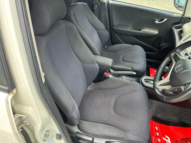 フィットハイブリッド ナビプレミアムセレクション パワーウィンドウ シートヒーター付 リヤカメラ HDDナビ オートライト ナビ・TV AUTOエアコン ETC車載器(21枚目)