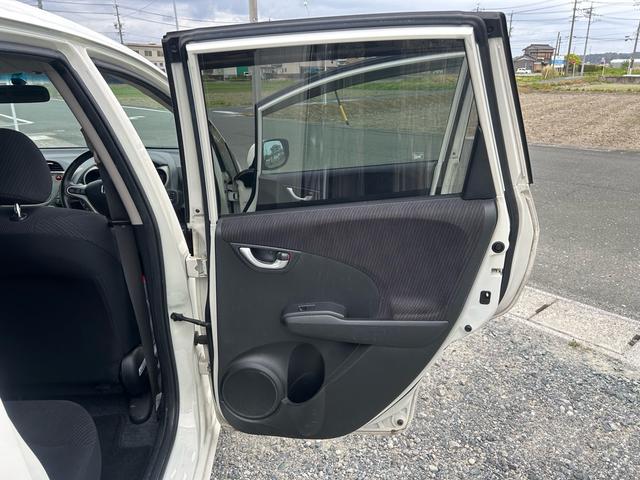 フィットハイブリッド ナビプレミアムセレクション パワーウィンドウ シートヒーター付 リヤカメラ HDDナビ オートライト ナビ・TV AUTOエアコン ETC車載器(23枚目)