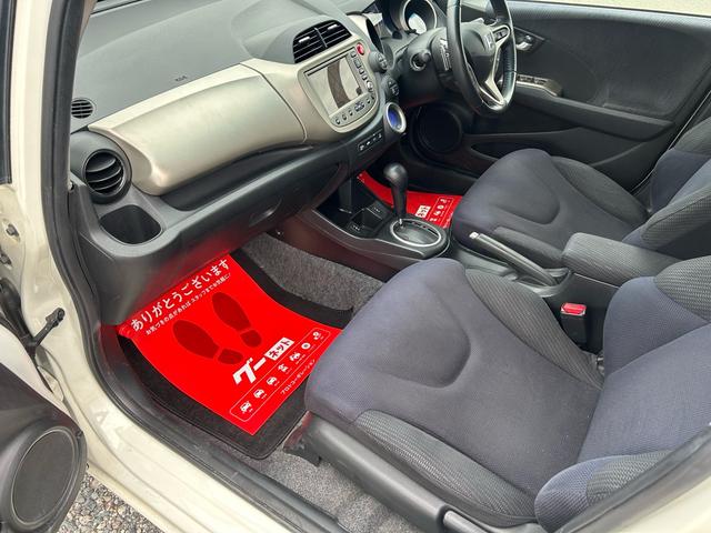 フィットハイブリッド ナビプレミアムセレクション パワーウィンドウ シートヒーター付 リヤカメラ HDDナビ オートライト ナビ・TV AUTOエアコン ETC車載器(26枚目)