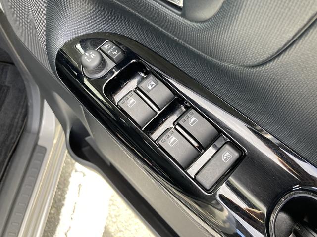 ムーヴキャンバス ＧブラックインテリアＶＳ　ＳＡＩＩＩ　１４インチフルホイールキャップ　ＬＥＤヘッドランプ　キーフリーシステム　両側パワースライドドア　オートエアコン（プッシュ式）　オートライト　置きラクボックス（18枚目）