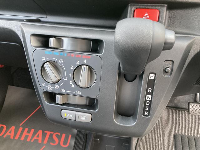 ミライース Ｌ　ＳＡＩＩＩ　１３インチフルホイールキャップ　マルチリフレクターハロゲンヘッドランプ　可倒式ドアミラー　自発光式デジタルメーターアンバーイルミネーションメーター　マニュアルエアコン（ダイヤル式）　キーレスエントリー（11枚目）