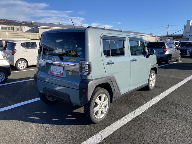 タフト Gターボ 15インチアルミホイール オートレベリング機能付フルLEDヘッドランプ LEDフォグランプ 本革巻ステアリングホイール 本革巻インパネセンターシフト TFTカラーマルチインフォメーションディスプレイ(8枚目)