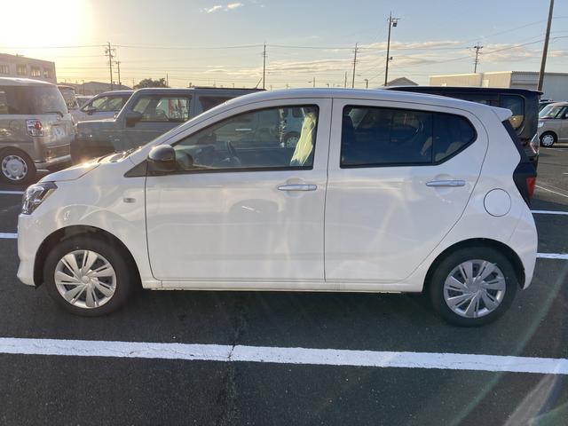 ミライース Ｘ　ＳＡＩＩＩ　１４インチフルホイールキャップ　ＬＥＤヘッドランプ　電動格納式（カラード）ドアミラー　自発光式デジタルメーターブルーイルミネーションメーター　マニュアルエアコン（ダイヤル式）　キーレスエントリー（4枚目）