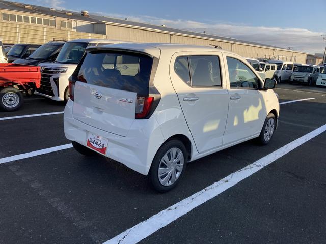 ミライース Ｘ　ＳＡＩＩＩ　１４インチフルホイールキャップ　ＬＥＤヘッドランプ　電動格納式（カラード）ドアミラー　自発光式デジタルメーターブルーイルミネーションメーター　マニュアルエアコン（ダイヤル式）　キーレスエントリー（8枚目）
