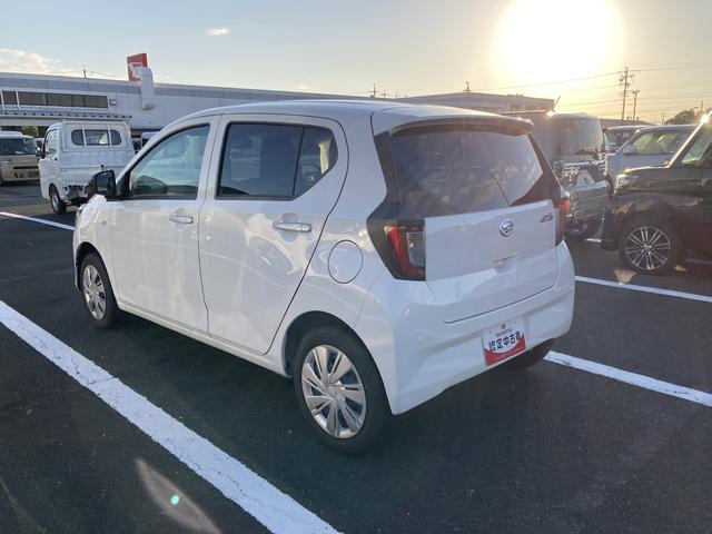 ミライース Ｘ　ＳＡＩＩＩ　１４インチフルホイールキャップ　ＬＥＤヘッドランプ　電動格納式（カラード）ドアミラー　自発光式デジタルメーターブルーイルミネーションメーター　マニュアルエアコン（ダイヤル式）　キーレスエントリー（9枚目）