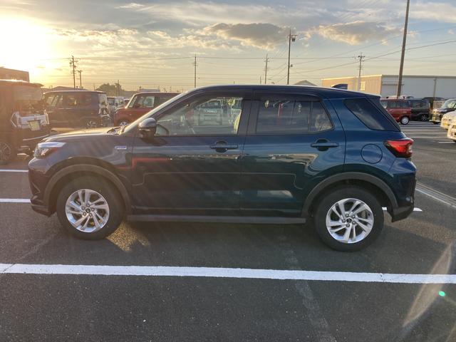 ロッキー X HEV 16インチアルミホイール フルLEDヘッドランプ ドアアウターハンドル(ボディ同色) オートエアコン(プッシュ式) UVカットガラス キーフリーシステム プッシュボタンスタート(4枚目)