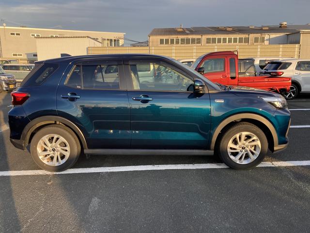 ロッキー X HEV 16インチアルミホイール フルLEDヘッドランプ ドアアウターハンドル(ボディ同色) オートエアコン(プッシュ式) UVカットガラス キーフリーシステム プッシュボタンスタート(5枚目)