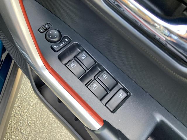 ロッキー X HEV 16インチアルミホイール フルLEDヘッドランプ ドアアウターハンドル(ボディ同色) オートエアコン(プッシュ式) UVカットガラス キーフリーシステム プッシュボタンスタート(18枚目)