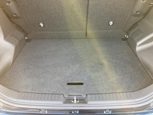 ロッキー X HEV 16インチアルミホイール フルLEDヘッドランプ ドアアウターハンドル(ボディ同色) オートエアコン(プッシュ式) UVカットガラス キーフリーシステム プッシュボタンスタート(19枚目)