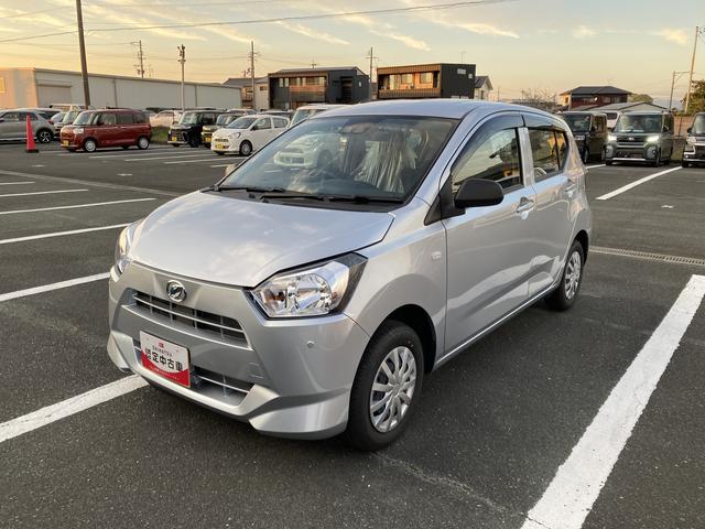 ミライース L SAIII 13インチフルホイールキャップ マルチリフレクターハロゲンヘッドランプ 可倒式ドアミラー 自発光式デジタルメーターアンバーイルミネーションメーター マニュアルエアコン(ダイヤル式) キーレスエントリー(6枚目)