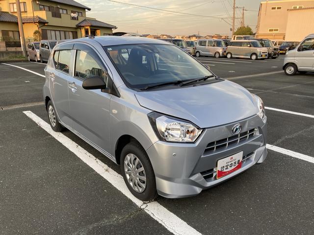 ミライース L SAIII 13インチフルホイールキャップ マルチリフレクターハロゲンヘッドランプ 可倒式ドアミラー 自発光式デジタルメーターアンバーイルミネーションメーター マニュアルエアコン(ダイヤル式) キーレスエントリー(7枚目)