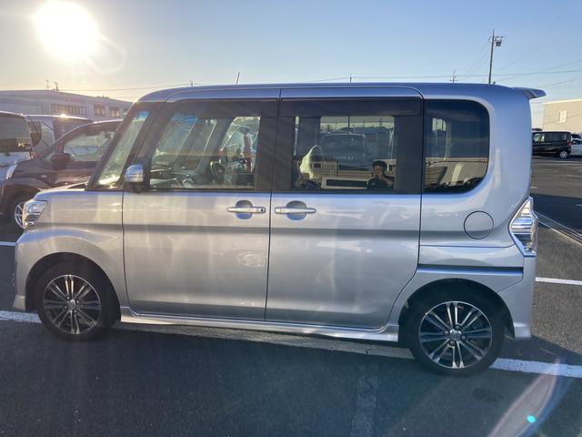 タント カスタムRS トップエディションSA 15インチアルミホイール 大型エアロバンパー LEDヘッドランプ オート格納式カラードドアミラー 本革巻ステアリングホイール 両側パワースライドドア(4枚目)