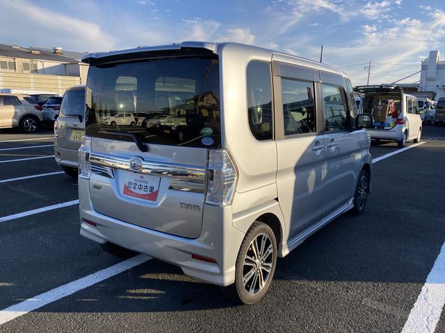 タント カスタムRS トップエディションSA 15インチアルミホイール 大型エアロバンパー LEDヘッドランプ オート格納式カラードドアミラー 本革巻ステアリングホイール 両側パワースライドドア(8枚目)