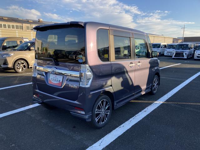 タント カスタムＲＳ　トップエディションＳＡＩＩ　１５インチアルミホイール　大型エアロバンパー　ＬＥＤヘッドランプ　オート格納式カラードドアミラー　本革巻ステアリングホイール　両側パワースライドドア（8枚目）