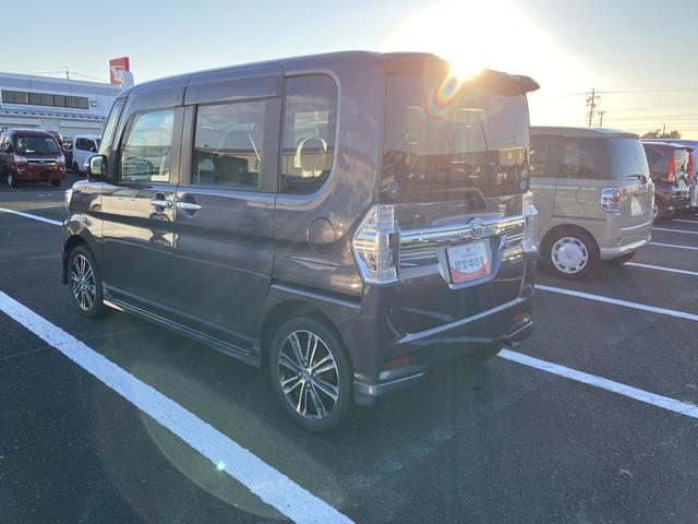 タント カスタムＲＳ　トップエディションＳＡＩＩ　１５インチアルミホイール　大型エアロバンパー　ＬＥＤヘッドランプ　オート格納式カラードドアミラー　本革巻ステアリングホイール　両側パワースライドドア（9枚目）