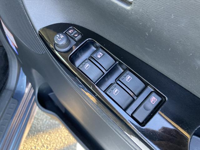 タント カスタムＲＳ　トップエディションＳＡＩＩ　１５インチアルミホイール　大型エアロバンパー　ＬＥＤヘッドランプ　オート格納式カラードドアミラー　本革巻ステアリングホイール　両側パワースライドドア（18枚目）