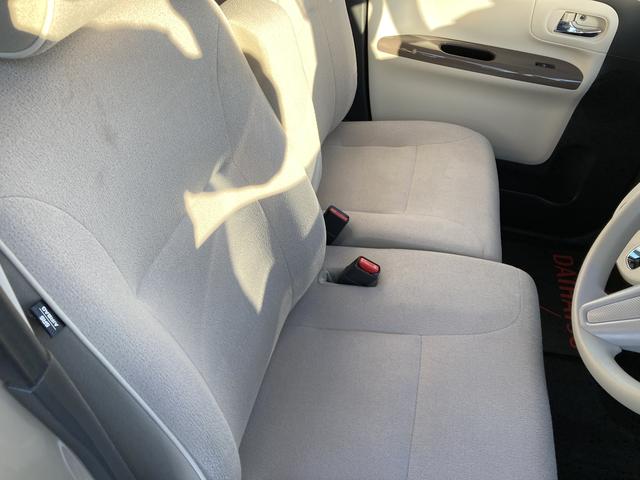 ムーヴキャンバス ＧホワイトアクセントＶＳ　ＳＡＩＩＩ　１４インチフルホイールキャップ　ＬＥＤヘッドランプ　キーフリーシステム　両側パワースライドドア　オートエアコン（プッシュ式）　オートライト　置きラクボックス（13枚目）