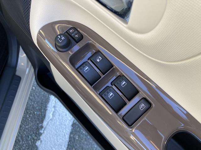 ムーヴキャンバス ＧホワイトアクセントＶＳ　ＳＡＩＩＩ　１４インチフルホイールキャップ　ＬＥＤヘッドランプ　キーフリーシステム　両側パワースライドドア　オートエアコン（プッシュ式）　オートライト　置きラクボックス（18枚目）