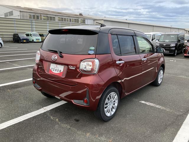 ご納車前には、法定１２ヶ月点検相当の点検を実施いたします。プロの整備スタッフが点検をするので、安心して中古車にお乗りいただけます。