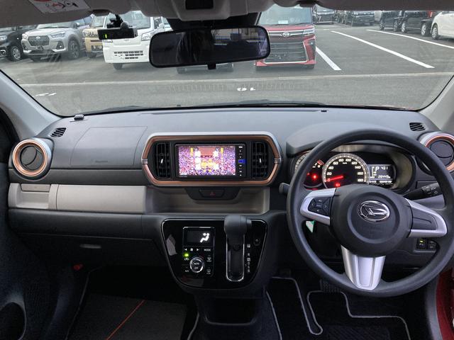 広々とした駐車場をご用意しておりますので、運転が苦手な方でもご安心ください。また、大型の屋根がございますので、雨に濡れることなくご移動できます。