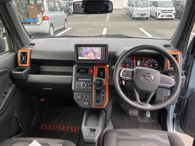 タフト G 15インチアルミホイール オートレベリング機能付フルLEDヘッドランプ LEDフォグランプ 本革巻ステアリングホイール 本革巻インパネセンターシフト TFTカラーマルチインフォメーションディスプレイ(15枚目)