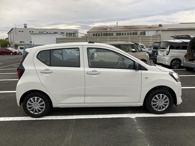 ミライース L SAIII 13インチフルホイールキャップ マルチリフレクターハロゲンヘッドランプ 可倒式ドアミラー 自発光式デジタルメーターアンバーイルミネーションメーター マニュアルエアコン(ダイヤル式) キーレスエントリー(5枚目)