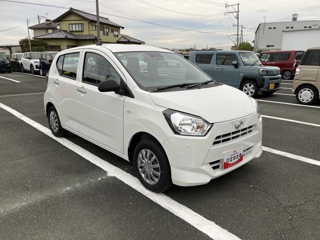 ミライース L SAIII 13インチフルホイールキャップ マルチリフレクターハロゲンヘッドランプ 可倒式ドアミラー 自発光式デジタルメーターアンバーイルミネーションメーター マニュアルエアコン(ダイヤル式) キーレスエントリー(7枚目)