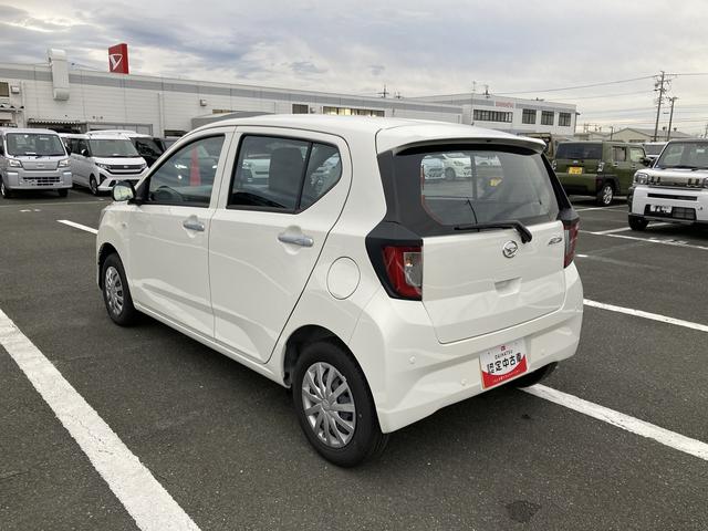 ミライース L SAIII 13インチフルホイールキャップ マルチリフレクターハロゲンヘッドランプ 可倒式ドアミラー 自発光式デジタルメーターアンバーイルミネーションメーター マニュアルエアコン(ダイヤル式) キーレスエントリー(9枚目)