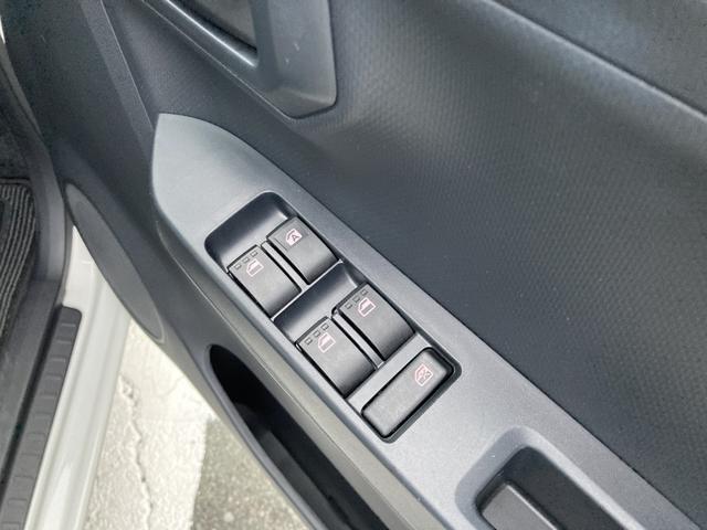 ミライース L SAIII 13インチフルホイールキャップ マルチリフレクターハロゲンヘッドランプ 可倒式ドアミラー 自発光式デジタルメーターアンバーイルミネーションメーター マニュアルエアコン(ダイヤル式) キーレスエントリー(18枚目)