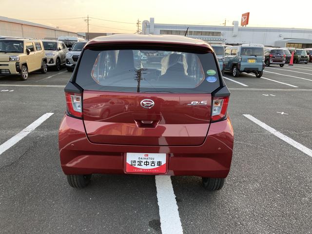 ミライース Ｌ　ＳＡＩＩＩ　１３インチフルホイールキャップ　マルチリフレクターハロゲンヘッドランプ　可倒式ドアミラー　自発光式デジタルメーターアンバーイルミネーションメーター　マニュアルエアコン（ダイヤル式）　キーレスエントリー（3枚目）