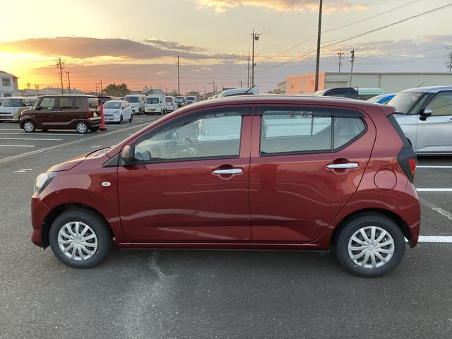 ミライース Ｌ　ＳＡＩＩＩ　１３インチフルホイールキャップ　マルチリフレクターハロゲンヘッドランプ　可倒式ドアミラー　自発光式デジタルメーターアンバーイルミネーションメーター　マニュアルエアコン（ダイヤル式）　キーレスエントリー（4枚目）