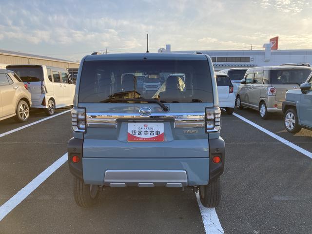 タフト Gターボ クロムベンチャー 15インチアルミホイール(シルバー塗装) オートレベリング機能付フルLEDヘッドランプ LEDフォグランプ 本革巻ステアリングホイール 本革巻インパネセンターシフト(3枚目)