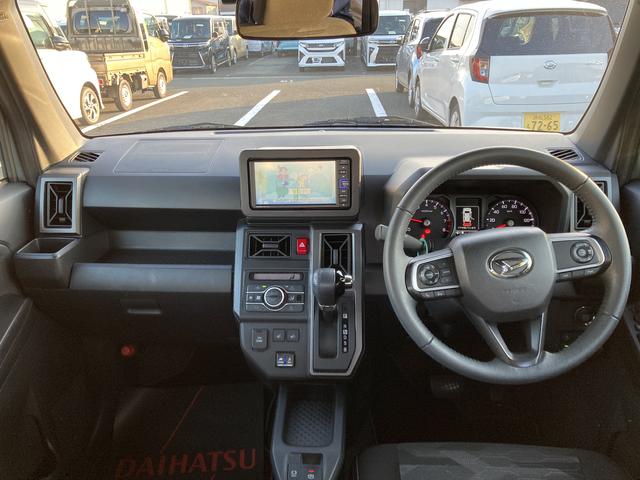 タフト Gターボ クロムベンチャー 15インチアルミホイール(シルバー塗装) オートレベリング機能付フルLEDヘッドランプ LEDフォグランプ 本革巻ステアリングホイール 本革巻インパネセンターシフト(15枚目)