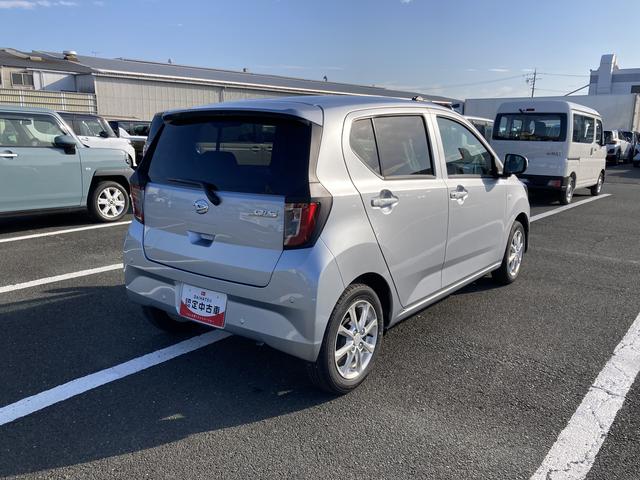ミライース Ｇ　ＳＡＩＩＩ　１４インチアルミホイール　ＬＥＤヘッドランプ　オート格納式カラードドアミラー　自発光式デジタルメーターブルーイルミネーションメーター　オートエアコン（プッシュ式）　キーフリーシステム（8枚目）