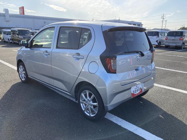 ミライース Ｇ　ＳＡＩＩＩ　１４インチアルミホイール　ＬＥＤヘッドランプ　オート格納式カラードドアミラー　自発光式デジタルメーターブルーイルミネーションメーター　オートエアコン（プッシュ式）　キーフリーシステム（9枚目）