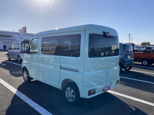 ハイゼットカーゴ クルーズ CVT 電動格納式カラードドアミラー スーパーUVIRカットガラス(フロントウィンドウ) 12インチフルホイールキャップ 撥水フルファヴリックシート表皮 大型LED荷室灯 キーフリーシステム(9枚目)