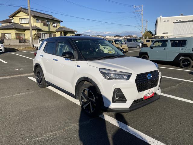 ロッキー プレミアムＧ　ＨＥＶ　１７インチアルミホイール　ＵＶＩＲカット遮音ガラス　フルＬＥＤヘッドランプ　キーフリーシステム　革巻きステアリングホイール　本革シフトノブ　アクティブマルチインフォメーションメーター（7枚目）