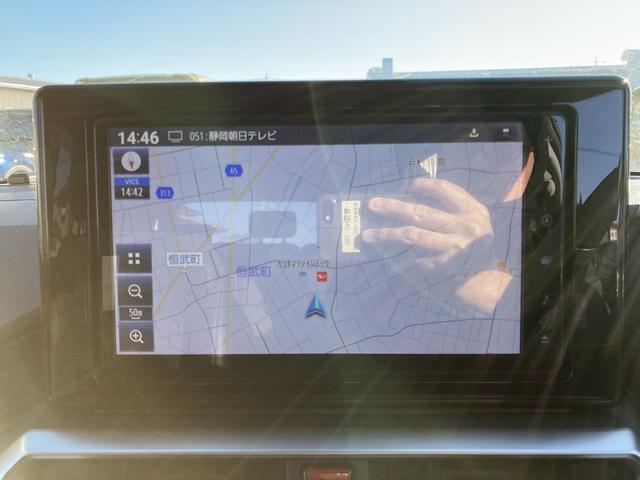 ロッキー プレミアムＧ　ＨＥＶ　１７インチアルミホイール　ＵＶＩＲカット遮音ガラス　フルＬＥＤヘッドランプ　キーフリーシステム　革巻きステアリングホイール　本革シフトノブ　アクティブマルチインフォメーションメーター（10枚目）