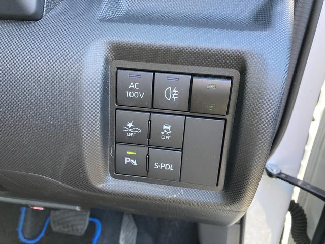 ロッキー プレミアムＧ　ＨＥＶ　１７インチアルミホイール　ＵＶＩＲカット遮音ガラス　フルＬＥＤヘッドランプ　キーフリーシステム　革巻きステアリングホイール　本革シフトノブ　アクティブマルチインフォメーションメーター（17枚目）