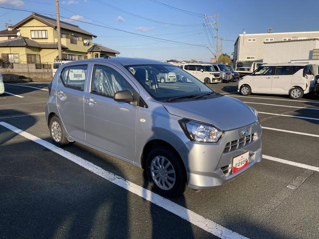 ミライース Ｌ　ＳＡＩＩＩ　１３インチフルホイールキャップ　マルチリフレクターハロゲンヘッドランプ　可倒式ドアミラー　自発光式デジタルメーターアンバーイルミネーションメーター　マニュアルエアコン（ダイヤル式）　キーレスエントリー（7枚目）