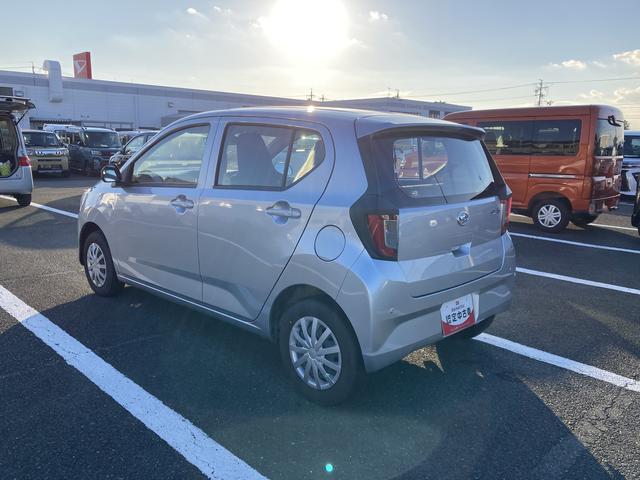 ミライース Ｌ　ＳＡＩＩＩ　１３インチフルホイールキャップ　マルチリフレクターハロゲンヘッドランプ　可倒式ドアミラー　自発光式デジタルメーターアンバーイルミネーションメーター　マニュアルエアコン（ダイヤル式）　キーレスエントリー（9枚目）