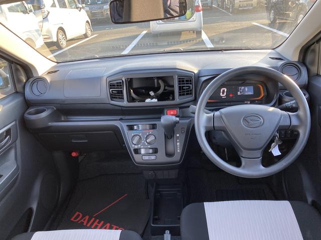 ミライース Ｌ　ＳＡＩＩＩ　１３インチフルホイールキャップ　マルチリフレクターハロゲンヘッドランプ　可倒式ドアミラー　自発光式デジタルメーターアンバーイルミネーションメーター　マニュアルエアコン（ダイヤル式）　キーレスエントリー（15枚目）