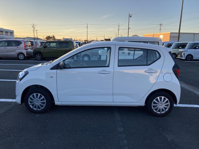 ミライース Ｌ　ＳＡＩＩＩ　１３インチフルホイールキャップ　マルチリフレクターハロゲンヘッドランプ　可倒式ドアミラー　自発光式デジタルメーターアンバーイルミネーションメーター　マニュアルエアコン（ダイヤル式）　キーレスエントリー（4枚目）