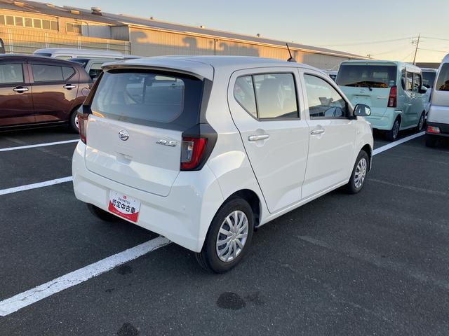 ミライース Ｌ　ＳＡＩＩＩ　１３インチフルホイールキャップ　マルチリフレクターハロゲンヘッドランプ　可倒式ドアミラー　自発光式デジタルメーターアンバーイルミネーションメーター　マニュアルエアコン（ダイヤル式）　キーレスエントリー（8枚目）