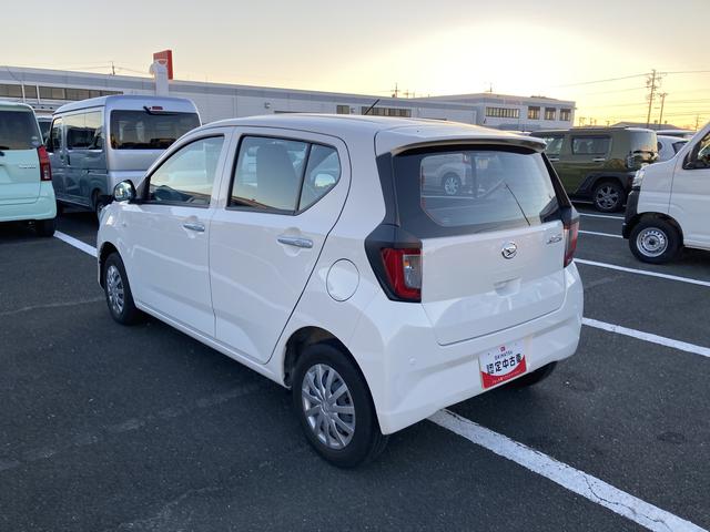 ミライース Ｌ　ＳＡＩＩＩ　１３インチフルホイールキャップ　マルチリフレクターハロゲンヘッドランプ　可倒式ドアミラー　自発光式デジタルメーターアンバーイルミネーションメーター　マニュアルエアコン（ダイヤル式）　キーレスエントリー（9枚目）