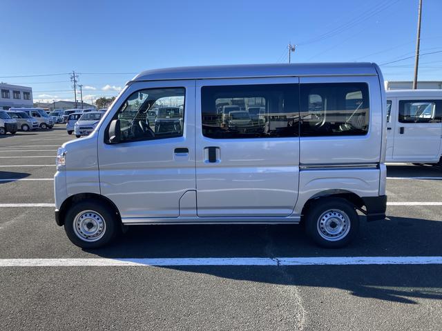 ハイゼットカーゴ ＤＸ　ＭＴ車　撥水フルファブリックシート表皮　オーバーヘッドシェルフ　アッパートレイ　キーレスエントリー　ユースフルナット（３１ヶ所）（4枚目）