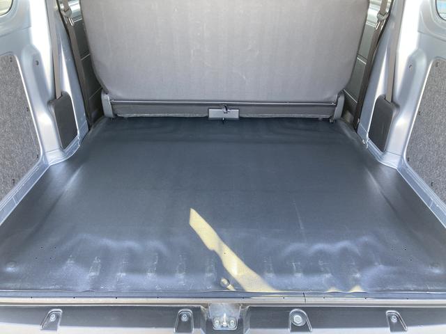 ハイゼットカーゴ ＤＸ　ＣＶＴ　撥水フルファブリックシート表皮　オーバーヘッドシェルフ　アッパートレイ　キーレスエントリー　ユースフルナット（３１ヶ所）（19枚目）