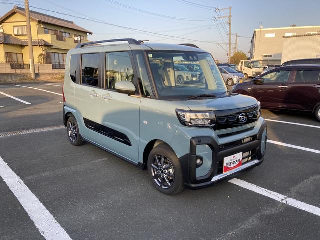 タント ファンクロス　１４インチアルミホイール　大型エアロバンパー　フルＬＥＤヘッドランプ　オート格納式カラードドアミラー　両側パワースライドドア　キーフリーシステム　プッシュボタンスタート（7枚目）