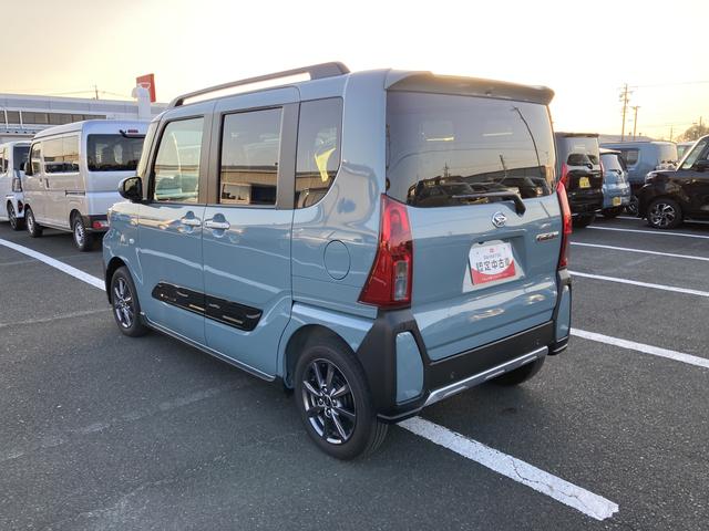 タント ファンクロス　１４インチアルミホイール　大型エアロバンパー　フルＬＥＤヘッドランプ　オート格納式カラードドアミラー　両側パワースライドドア　キーフリーシステム　プッシュボタンスタート（9枚目）